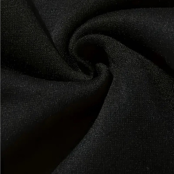 Chic Black Crop Top with Cherry Design size Large NWT - Picture 4 of 4